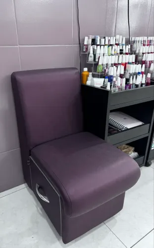Cadeira de manicure mais carrinho auxiliar