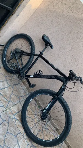 Bicicleta absolute deore freios a oleo relacao 1x12 tamanho 19
