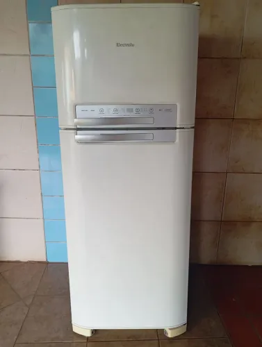 Geladeira Frost Free Electrolux Blue Touch, em ótimo estado funcionando perfeitamente!