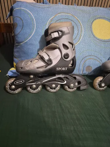 Patins Radical Sport Super 100 cinza ajustáveis.
