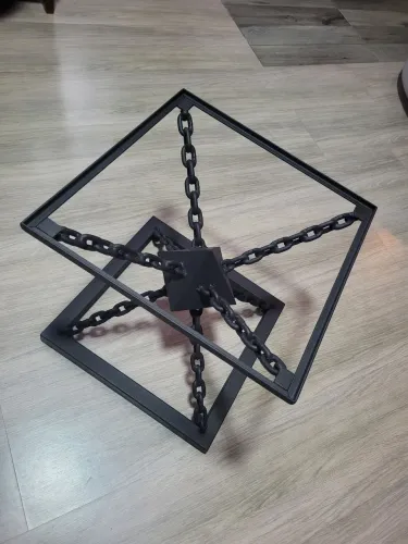 Mesa de Centro Artesanal em Metal Preto - Design Geométrico Exclusivo