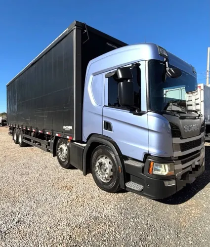 Scania P-320 2019 8x2 bitruck Baú sider 