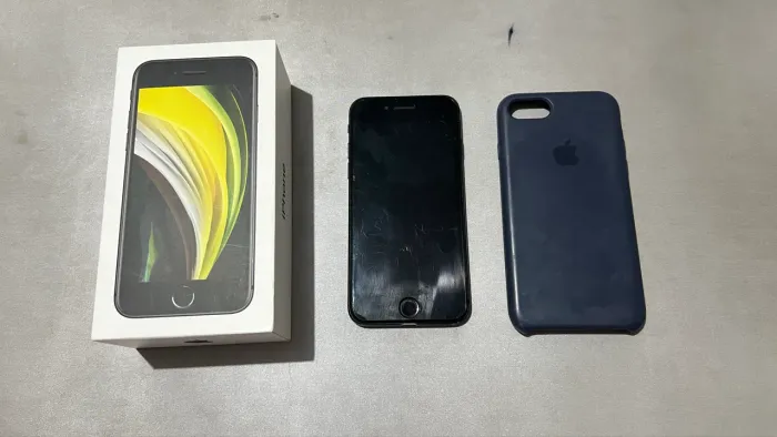 iPhone SE 2020, com caixa e nota fiscal