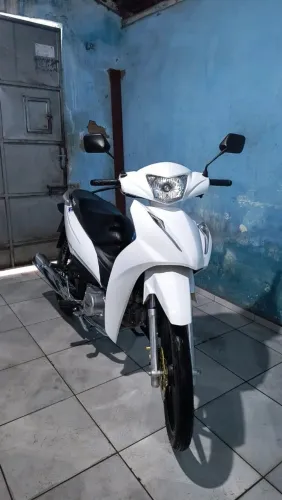 Vende-se avelloz az1 2025 com apenas 8 mil km rodados
