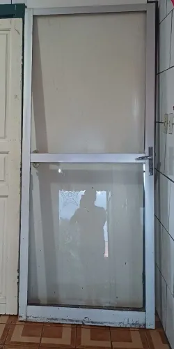 Porta de vidro e Alumínio 