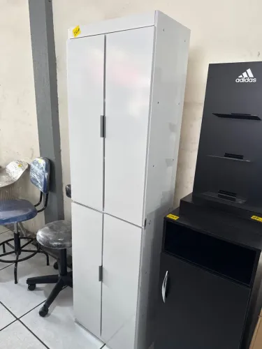 Armário 4 portas semi novo