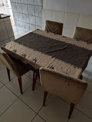 Mesa 4 cadeiras