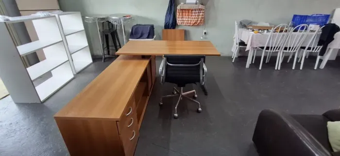 2 Conjuntos de Mesa de Escritório em L com Gaveteiro, sem Cadeira Executiva - 2 UNIDADES