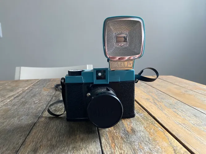 Camera Diana F