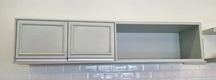 Armário suspenso em MDF verde