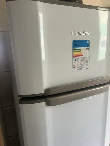 GELADEIRA PEQUENA USADA