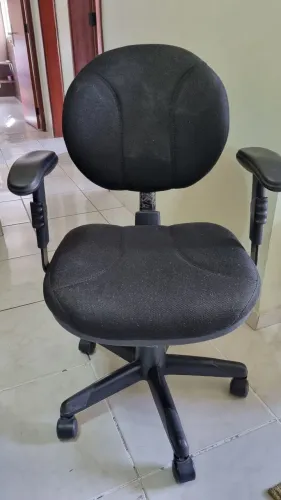 Cadeira de escritório / secretária em excelente estado