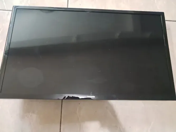 Tv Samsung Un32j4300ag Carcaça E Tela Quebrada