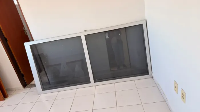 Vende-se porta de vidro urgente