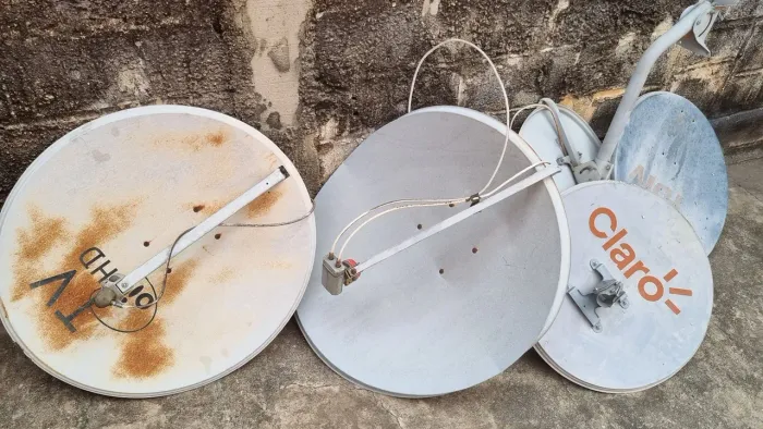 Vendo Antenas Sky e OI R$ 200