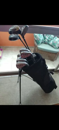 Estojo de golfe, 13 tacos, luva, saco de bolinhas e pinos. Frete nacional grátis
