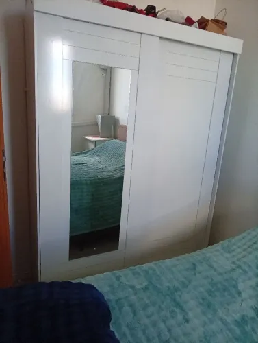 Vende-se guarda-roupa porta de correr 1,40 largura