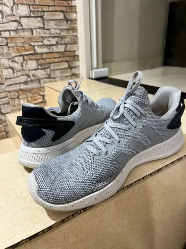 Tênis adidas