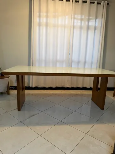 Mesa 6 lugares madeira maciça e vidro