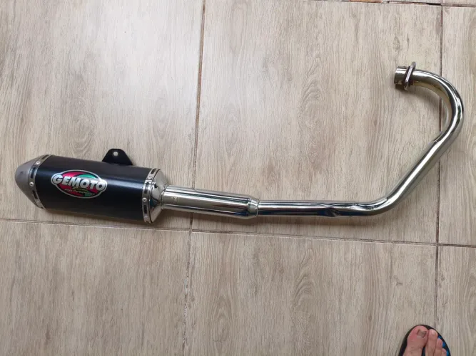 Vendo escape gemoto Titan 150 esd 2008