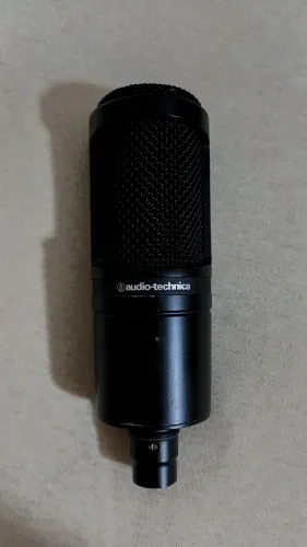 Microfone audio-technica AT2020 + braço para o microfone