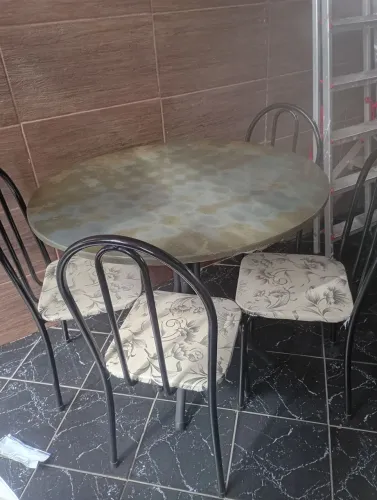Mesa de mármore 4 cadeiras