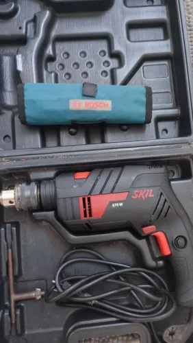 Furadeira martelete parafusadeira elétrica de 10mm Skil 6555 570W