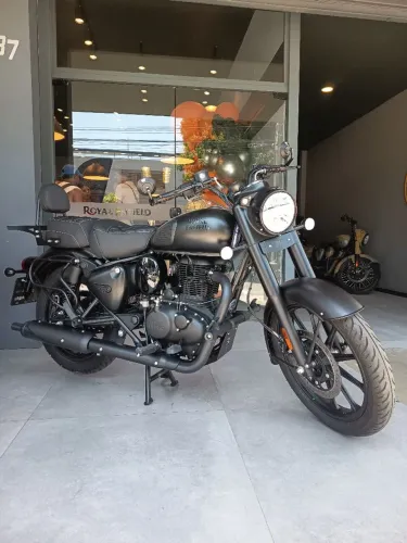 ROYAL ENFIELD CLASSIC 350 STEALTH BLACK (ACESSORIOS + IPVA PAGO)