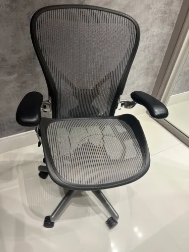 Cadeira Herman Miller Aeron Classic Tamanho C - Único Dono