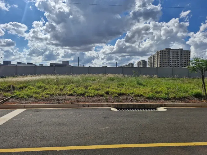 Condomínio Boulevard Umuarama, Terreno 275,00m², localizado próximo à Portaria