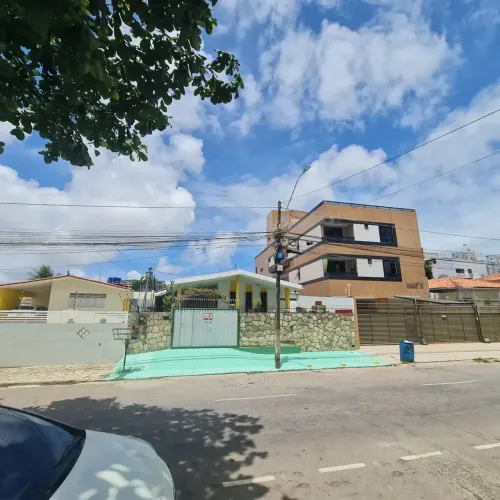Vendo Casa com terreno medindo 12 x30, posição  Sul, Altiplano  Cabo Branco .