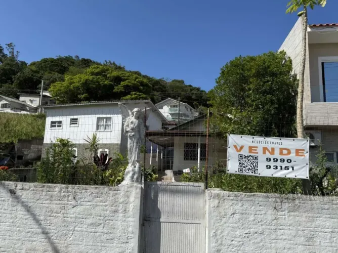 Casa Térrea p/ venda possui 100 metros quadrados com 2 quartos