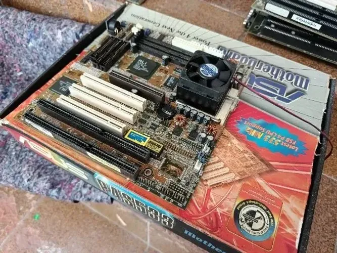 Placa mãe Asus P5A-B Baby AT, para tecnicos
