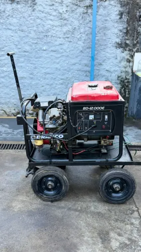 Gerador de energia a Diesel Branco BD 12.000e com 11,5 KVA, 110/220v