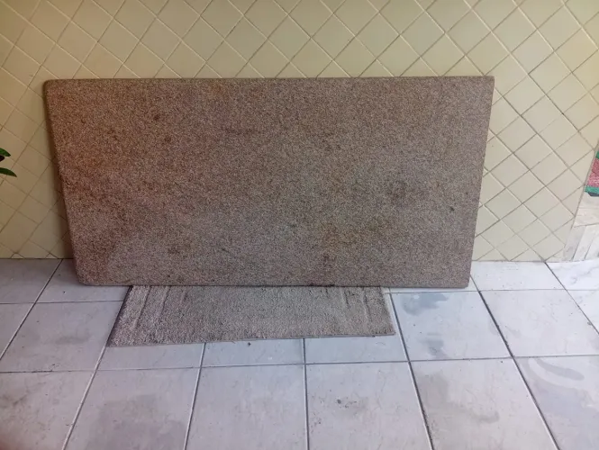 Vende-se uma pedra de granito 