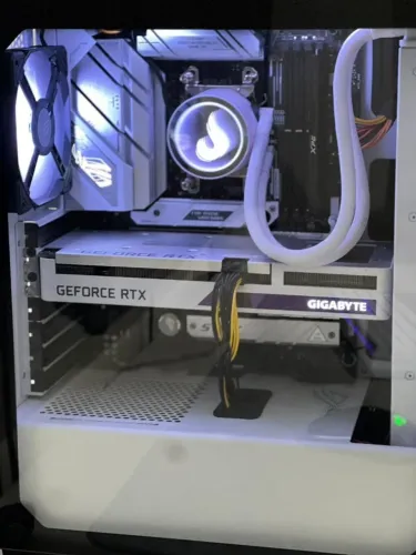 PC Gamer Ryzen 7 7700X + RTX 3060 12GB + 32GB DDR5
