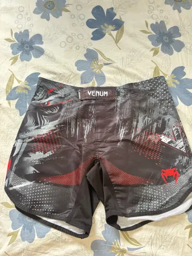 Bermuda Venum Lobo-Preta(Tam: 48 XGG)