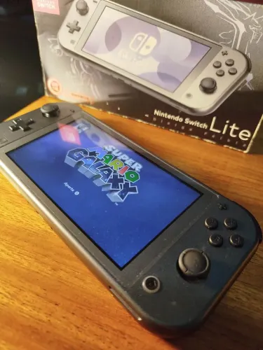 Nintendo Switch lite versão pokémon desbloqueado