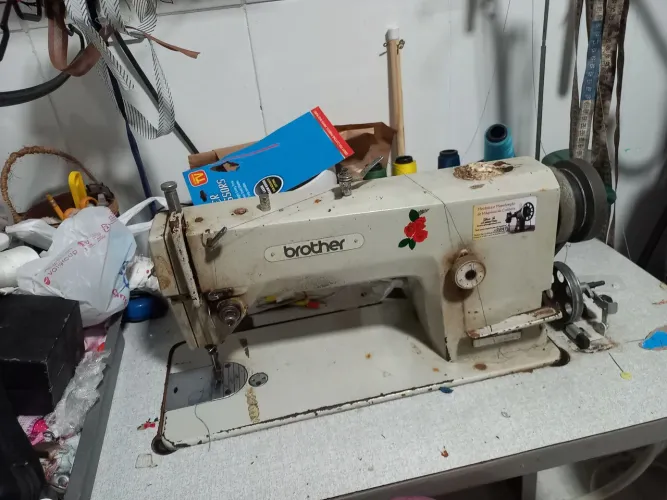 Máquina reta industrial Brother