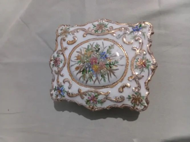 PORTA JOIAS PORCELANA 