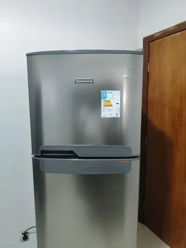 Geladeira Frost Free inox 370 litros -tudo funcionando