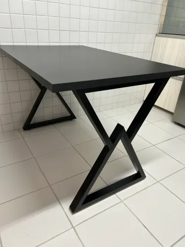 Mesa com tampo em MDF premium Duratex 1,20 x 0,80m com 30mm de espessura resistente à água