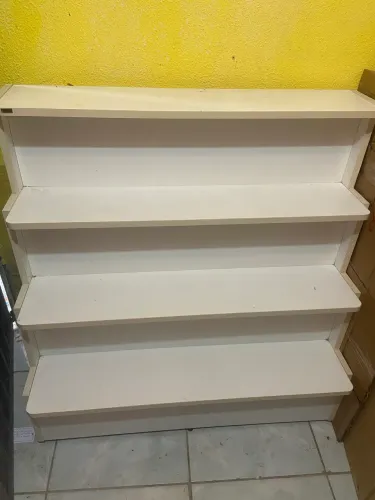 ESCADAS EXPOSITORAS MDF PARA LOJA