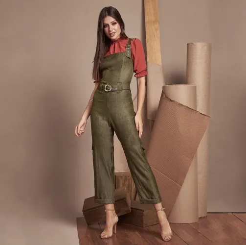 Macacão em suede verde militar 