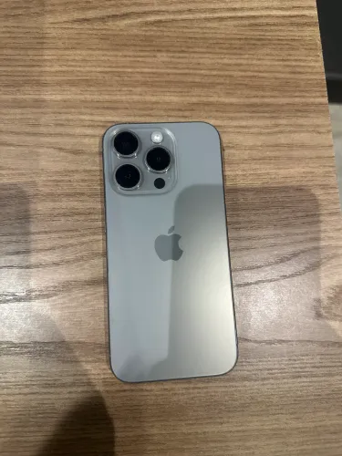 IPHONE 15 PRO, usado. 3800 no pix.