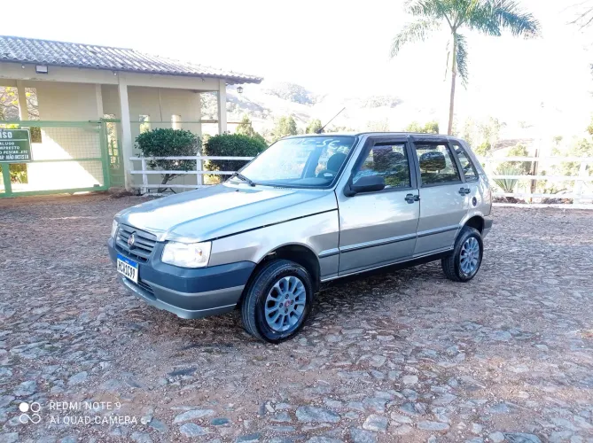 Fiat Uno Mille Celeb/celeb.econ 1.0 F.flex 4P 2011