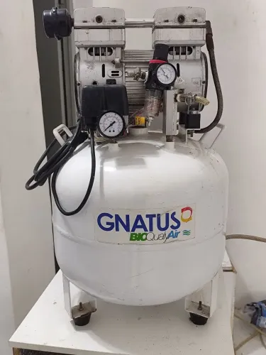 VENDO COMPRESSOR ODONTOLÓGICO GNATUS BIO QUAL AIR - OTIMO ESTADO