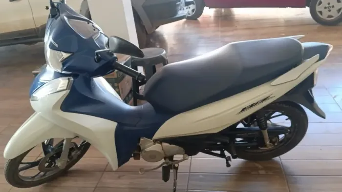 Vendo valor 14.800 .contato * Fábio. Obs a moto se encontra em Santo antonio .