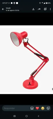 Luminária grande vermelha