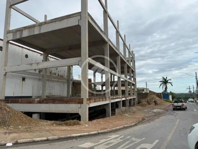 PRÉDIO COMERCIAL 700M2 AV. MIGUEL SUTIL VALOR R$40.000,00 codigo: 273054